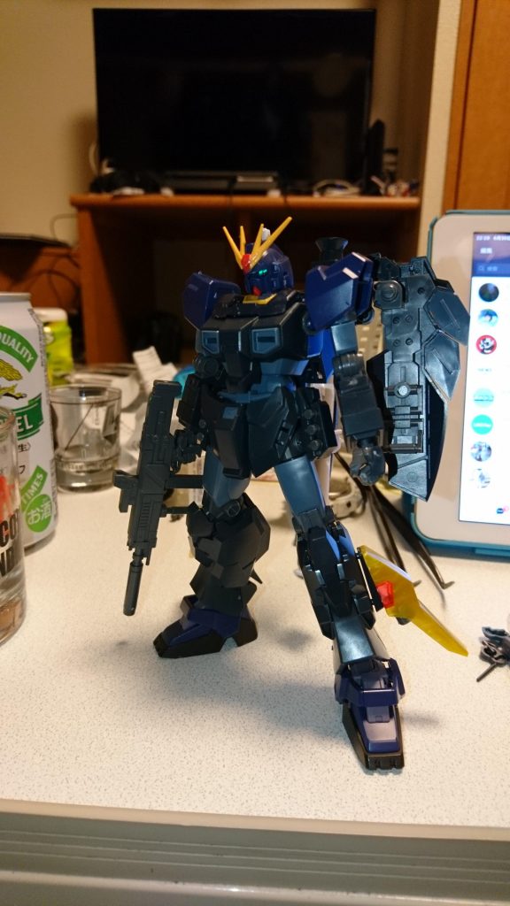 まず仮組。足側面にはユニコーンのスラスターを増設 肩や足、顔はマークIIを基軸に改造、首回りはガンダムヘッドが着くように改造しています