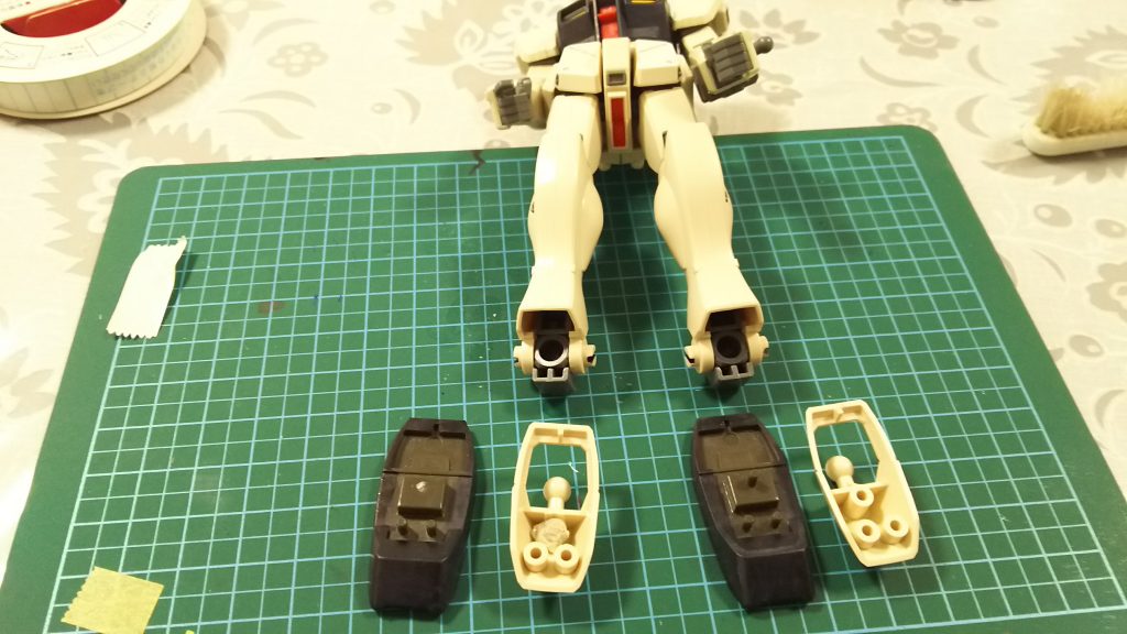 塗料撹拌用金属球や鉛板を足に仕込み安定性を高めています。