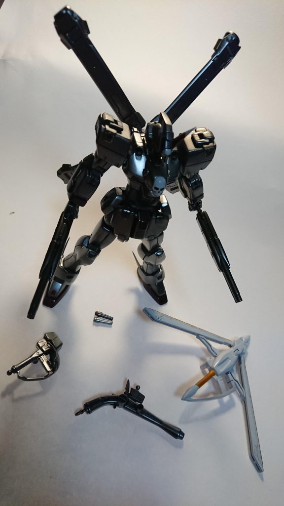 改修点
・サーベルを着脱化に。
・太ももを延長及び可動域の為に分割しているところを一体化。付け根をヴィダールのもの流用。
・ブラインドマーカー展開ユニットを付け替え方式から付け替え無しで展開可能性に偏光。
大まかなにやった事はこんなものです。