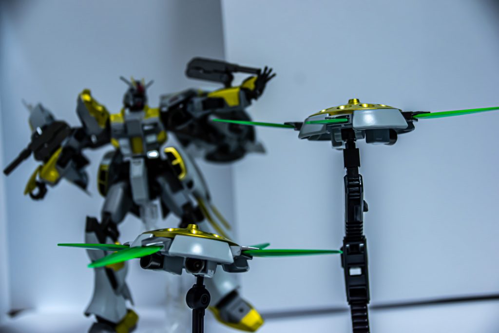 またシールドはファンネルとして展開が可能であり、
ここから4基のソードファンネルを展開できる。
この装備は、