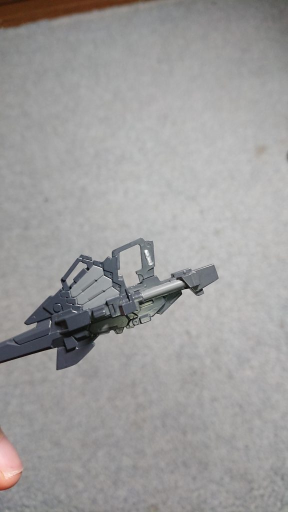 余談ですがビームマグナムの保持用ピンはサラの手に干渉するので切り飛ばしました