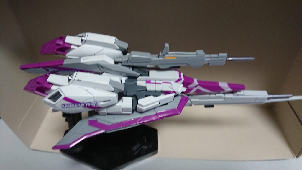 ちょっと斜め上から。
水転写に慣れてると、ドライシールが久しく感じますし、ちょっと難しい…。
かなりギリギリのサイズで作られてるんですね