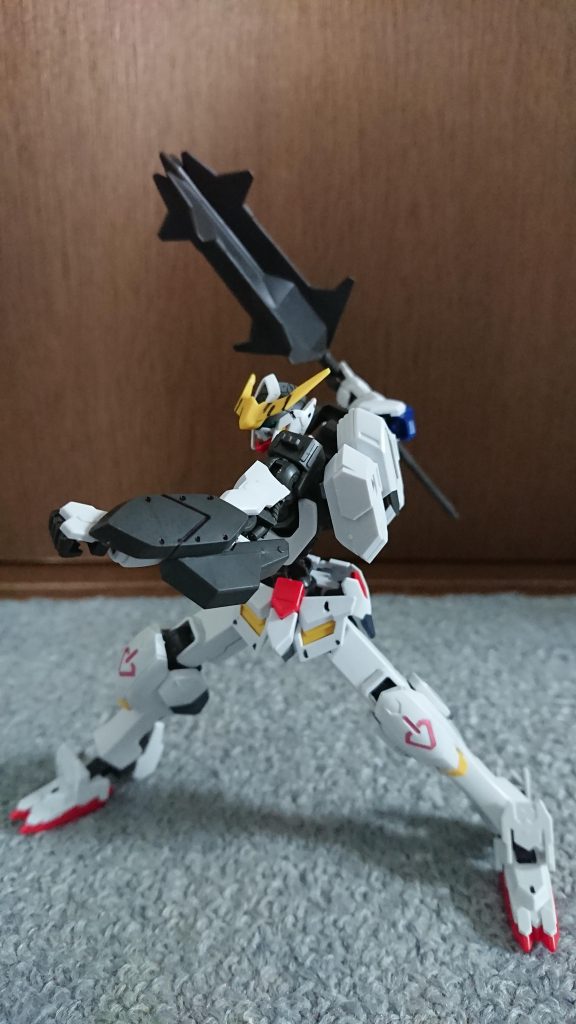 左右非対称なのかよいですな
メイスは軽めで簡単にはタレることはなさそう