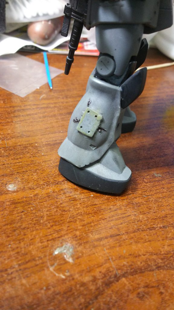 穴が開いたため上から鉄板を張ってるという感じです