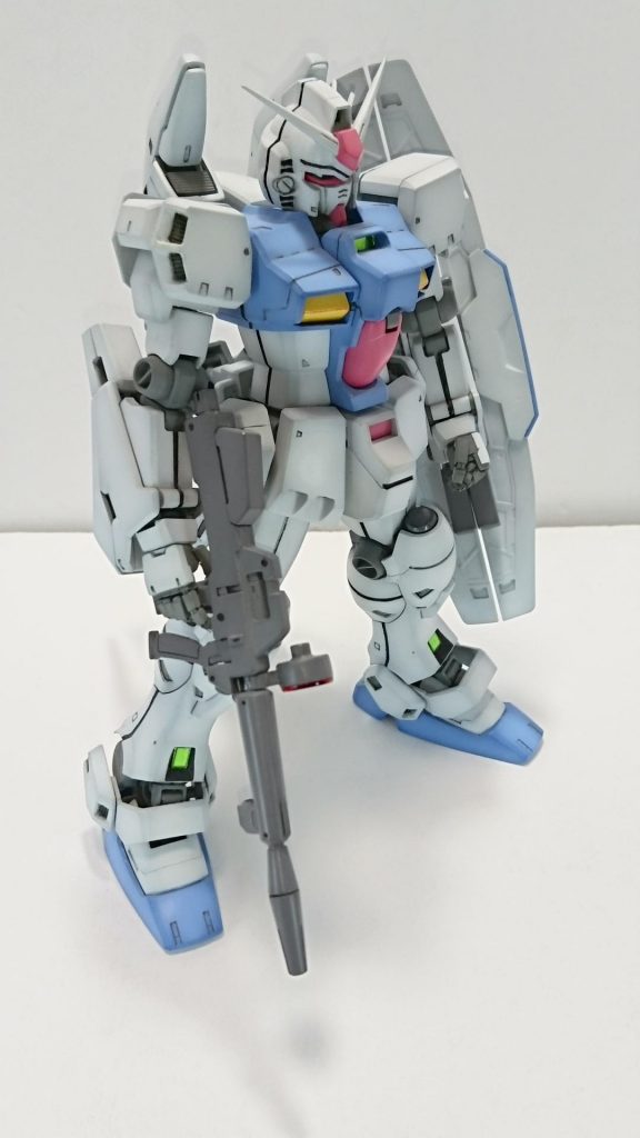 塗装は明るいカラーを基準に軽くグラデーション塗装。

今見ると細部が汚い…