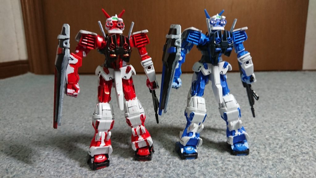 後ろ
脚は白一色なので特に気合いがいりました
あと指も部分部分を白く塗りました