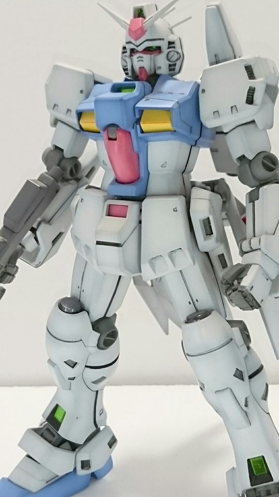 バストアップ。

メカ部は関節グレー、武器グレー、一部メタリックと何色か使い分けてます。