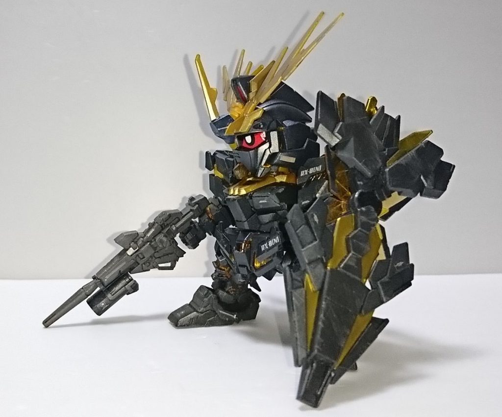 アームド・アーマーDEは被弾痕や交戦中に生じた傷等を表現。