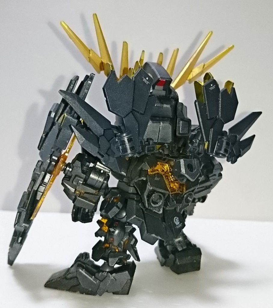 リア。スラスター部はチッピングの後にライトガンメタルをメインにウェザリング。