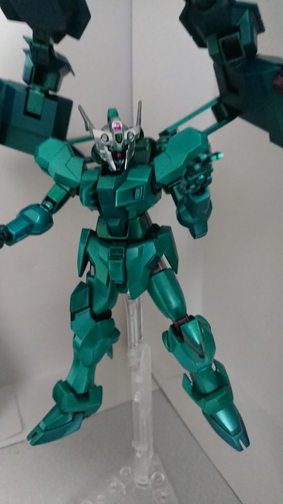 本体はこんなかんじ。
メイン写真はカメラの設定のせいか本体がぼやけてみえるので…(｡-ω-)ｳｰﾑ
間接部分は混ぜて自作した紫よりの色。