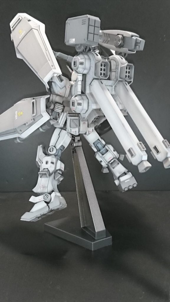 背面。
結構ゴテゴテ。