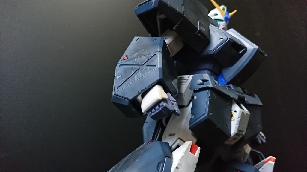 腕部のウェザリングとチッピング処理例です。