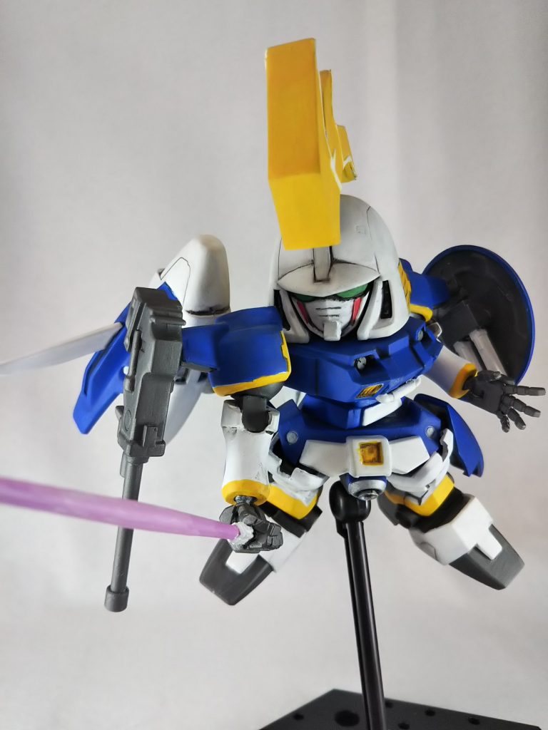 頭部はSDトールギスをベースにプラ板でⅡの形状にしています。
胸、ドーパーガンはSDをベースに着いた
その他は1/144をベースにしています。