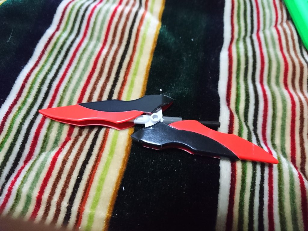 SDEXスタンダードデスティニーの羽を用いている
光の翼を小規模だが運用でき
光の翼を使った時には刀身は1.5倍に、切断力は2倍に強化される