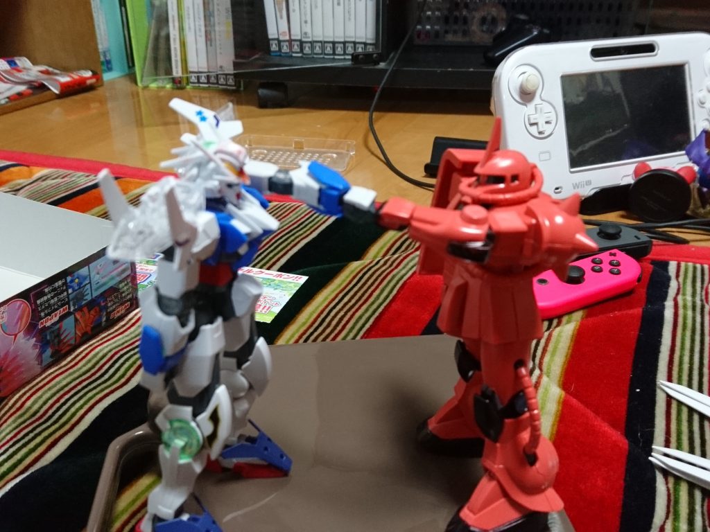 ダブルオーBとシャアザク