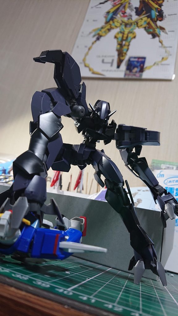 近接格闘戦では長い両手脚を使い相手を絡めとり捕食するような戦い方をする。
尚、相手が男(ただしイケメンに限る)だった場合そのまま『テイクアウト』される危険があるのでこうなる前に逃げるべきである。