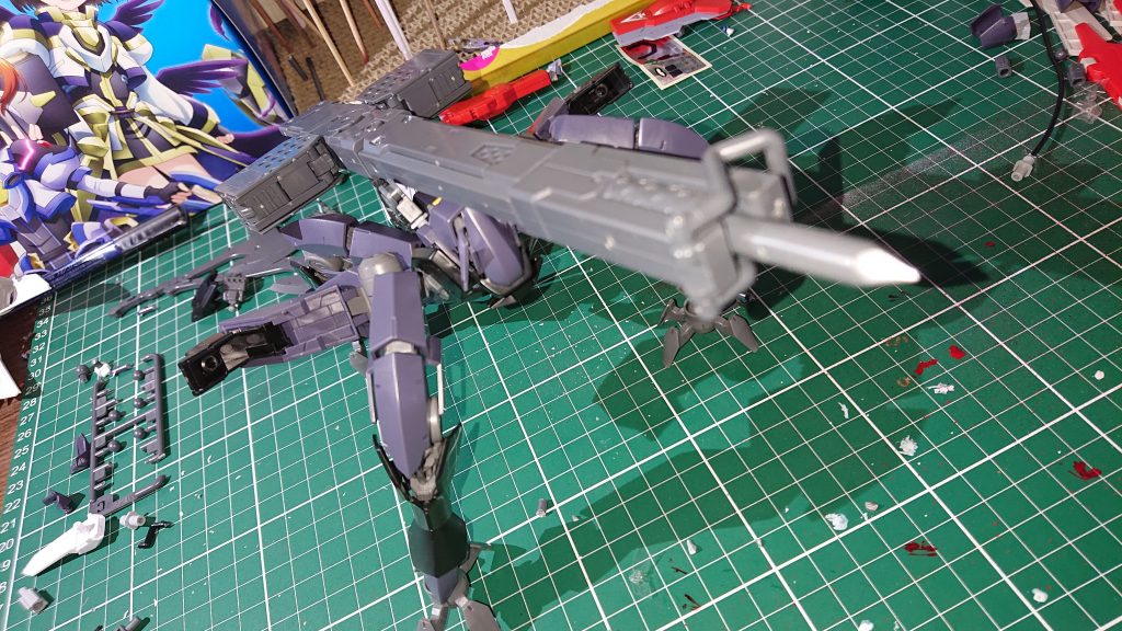 変形……変態？状態。
地上の走破性能が高くなる……のだが、動きがどうみてもGである。
そんな動きで近付いては担いでいるパイルバンカーで一撃必殺してくるという見た目と攻撃力、両方の意味で酷い機体。