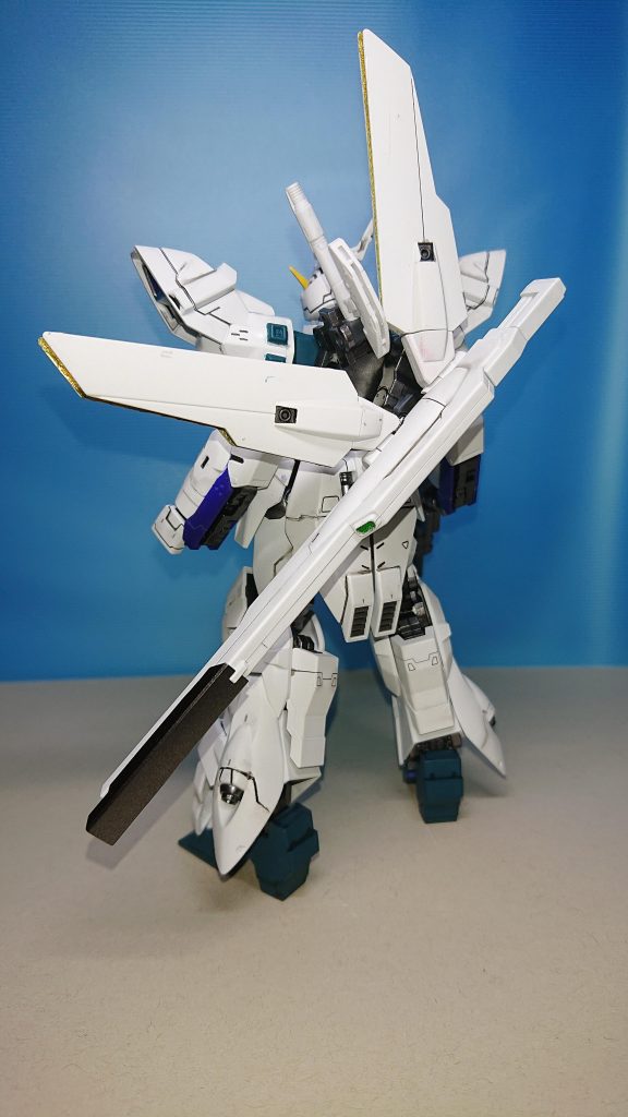 バックショット。サテキャはMSGのフォールディングアームとフレキシブルアームB+αで接続しています。
やがてルアシスはジオン出身の少年の手に渡り、偶然助ける形でニュータイプ研究施設の少女と出会う。失った姉の面影をみた彼女を守る為に、少年は姉を殺した