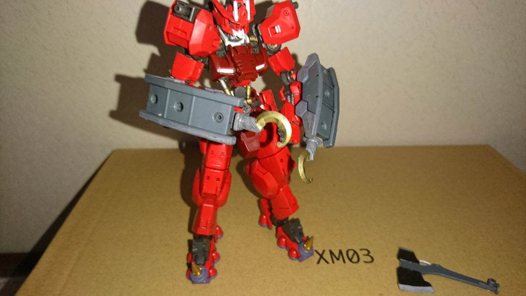 アームブレイドのブレイドを交換したもの
アームフック
フックはグリムゲルデのブレードと同じ希少金属が使用されている
主に敵の機体の隙間に入れて引き剥がしたり
頭部を体から引き抜いたり様々な用途がある
顔を剥がすこともできる