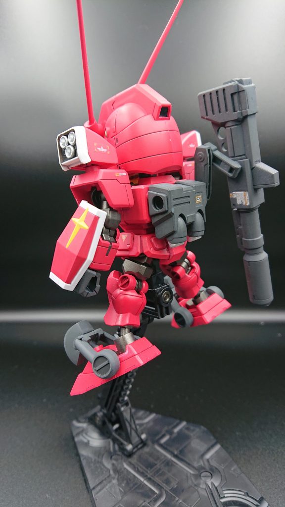 後ろ姿はデカールで力尽きたのが見て取れると思います。