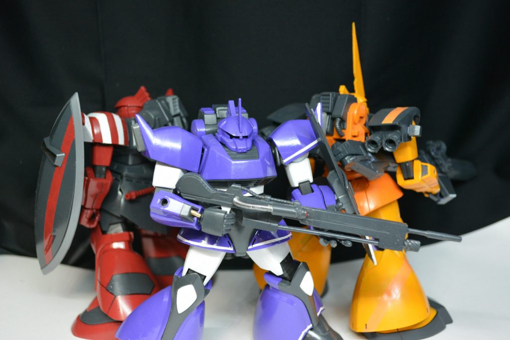 ## ポーズ２

赤いのとオレンジ色のと一緒に