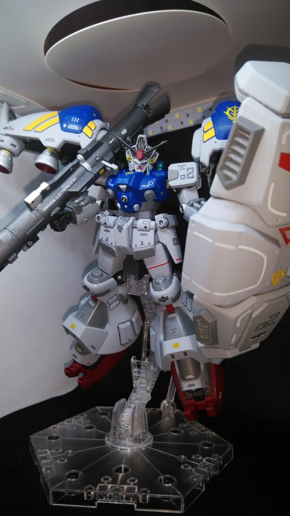 正直古めのキットだったので、色分けやパーツの擦り合わせも少し大変でした。でも完成してみると、やっぱり悪役顔のジオン系ガンダムはめちゃくちゃカッコ良くてお気に入りになりました。