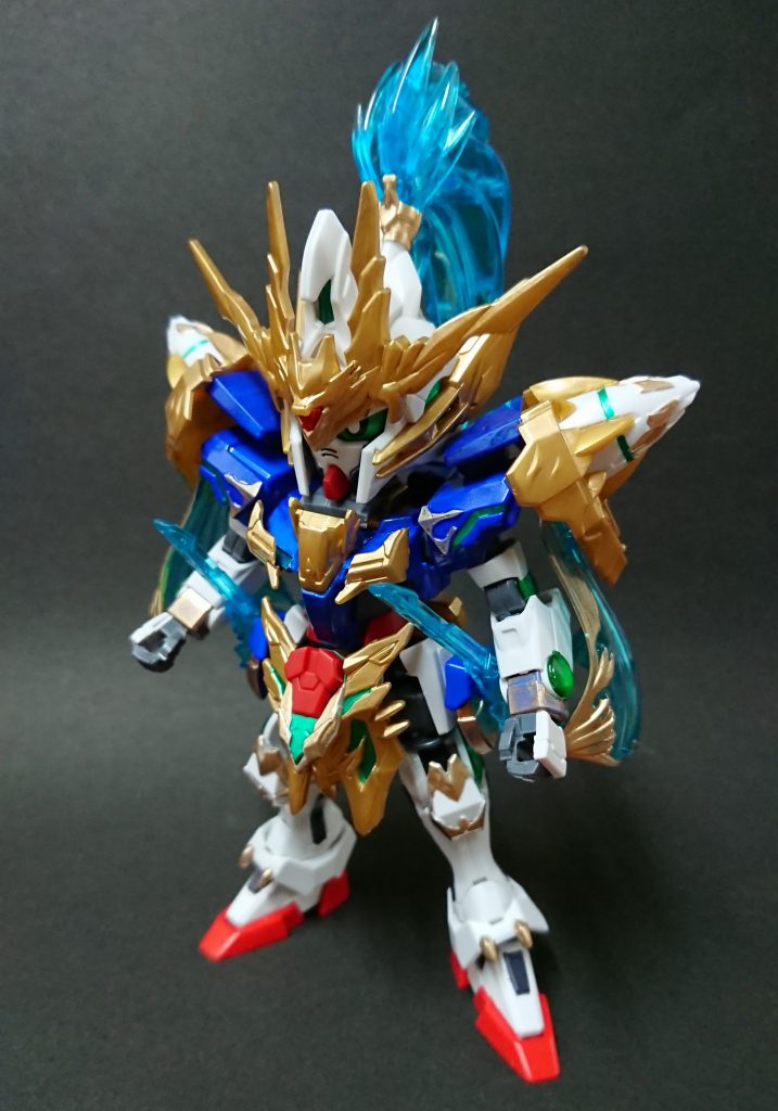 ベースはHGで、手足は短縮しつつ
各装飾を移植してます。