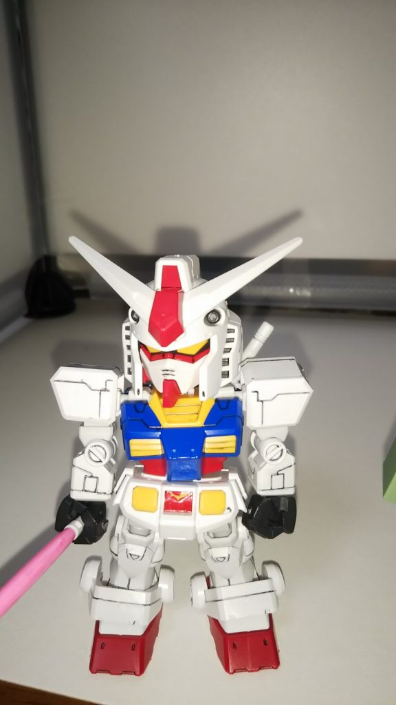 塗装はビームサーベルとバックパックだけで本体は墨入れとツヤ消しのみ。
サーベルの持ち手が右なのは、バックパックにシルエットブースターのジムパーツを使っているのと、ガンダム撃破シーンに右斜め持ちのハンドパーツを使っているからです。