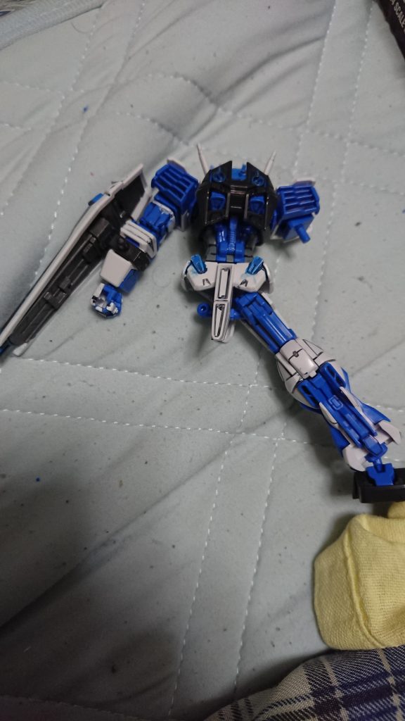 ギナ「消しペンではみ出たところを消して修正してやる！」