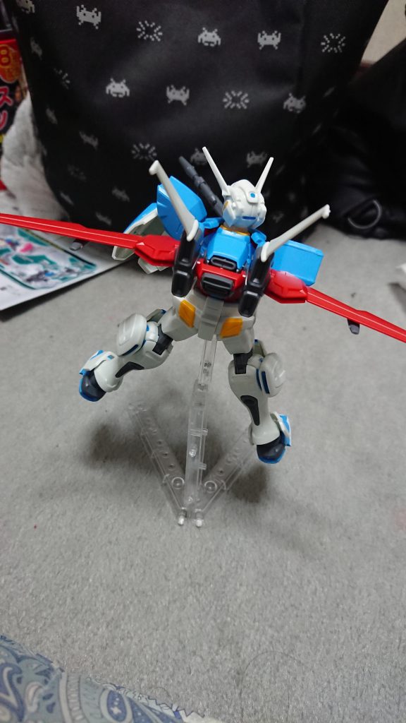 エールストライカーとフォースシルエットを足して、2で割ったような大気圏内パック。