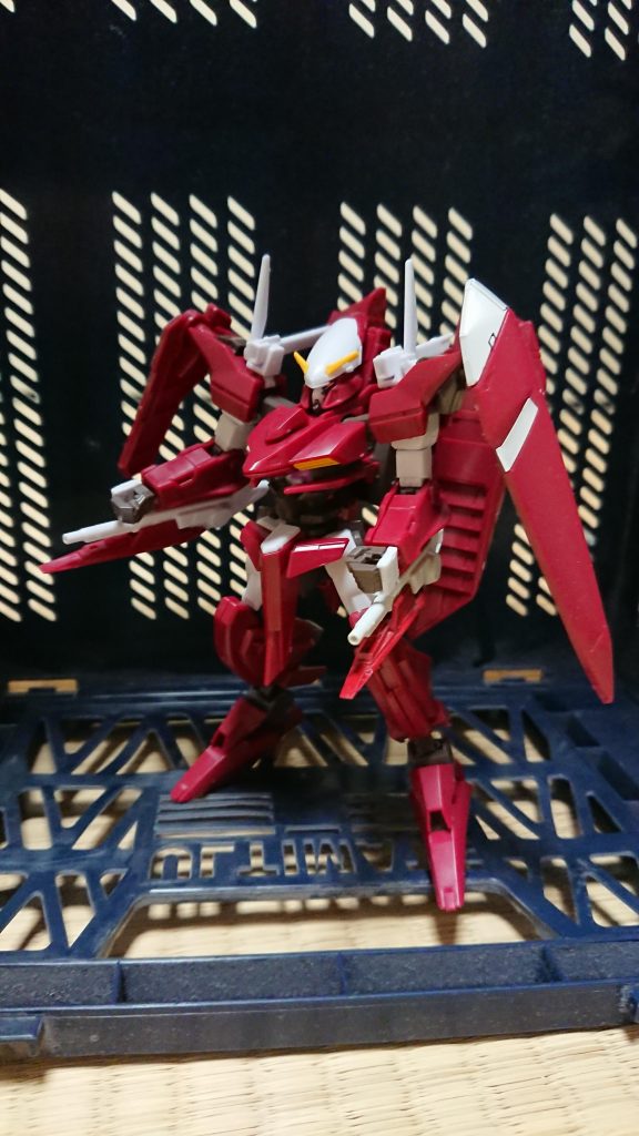 機体名:ガンダムスローネドライ改
型式番号:GNW-003C
頭頂高:19.4m 
本体重量:67.7t 
動力機関:GNドライヴ[T] 

リュウジがネーナ・トリニティ(NCP)の為に用意した機体。
彼女の乗機であるスローネドライをベースに、改良が施されている。
外見ではGNハンドガンが二丁に増えたようにしか見えないが、GN粒子の貯蔵量が三倍に増加している。
上述のシュトゥルムヴィントの支援機も兼ねており、シュトゥルムヴィントが粒子切れを起こした際に、すぐにチャージを行う。





………とあるイベントの最中、ブレイクデカールを由来とするバグが発生。
敵として用意されたNCPが暴走し、襲いかかってきた。

リュウジの元にもNCPが襲いかかる。
奇しくも、それはネーナを愛するリュウジにとっては怨敵ともいえる、アリー・アル・サーシェスとアルケーガンダムだった。

フレンドのダイバー達がやられてゆく中、リュウジはスローネリッターに隠された「切り札」を起動する！