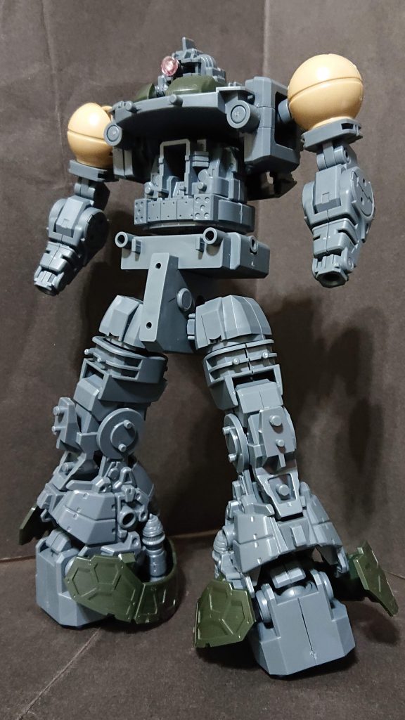 内部フレームもMGドムのときに比べてぎっしりしています。