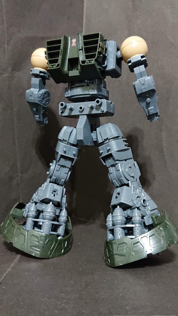 股部スイングの他にも脚にロール軸があります。