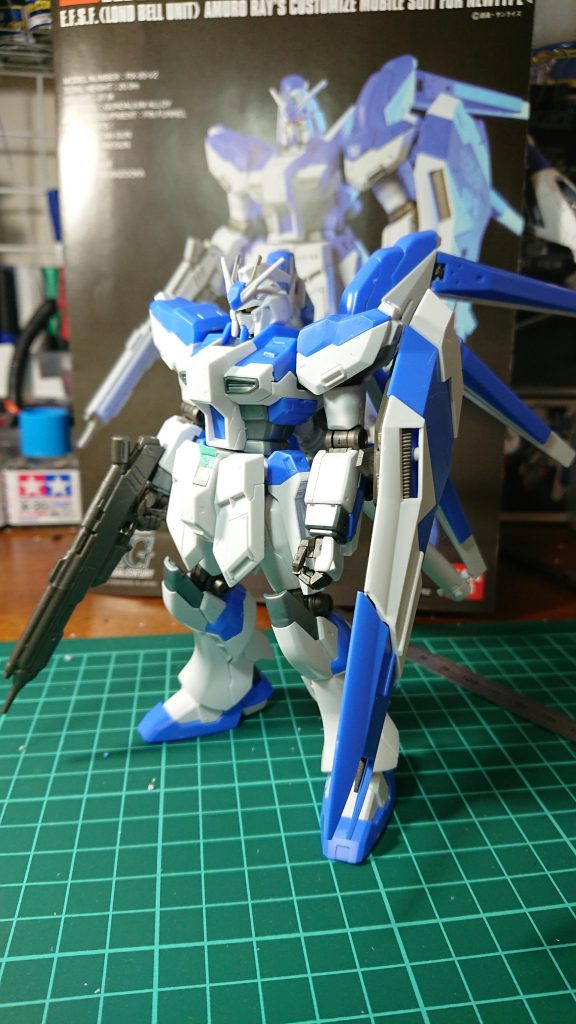 素組みこれはコレでカッコイイんだけどなぁ…と、思いつつ少しづつ手を入れていき結果全身整形。いやー、半年間楽しかった！