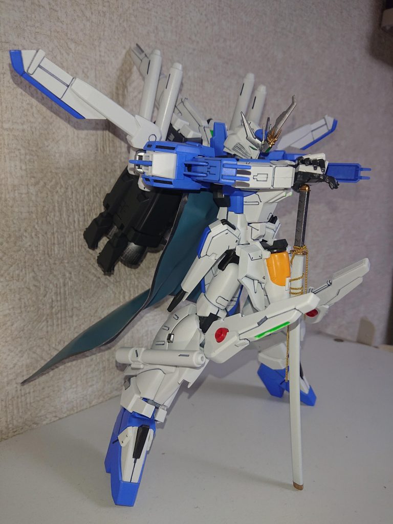 本体、右から。