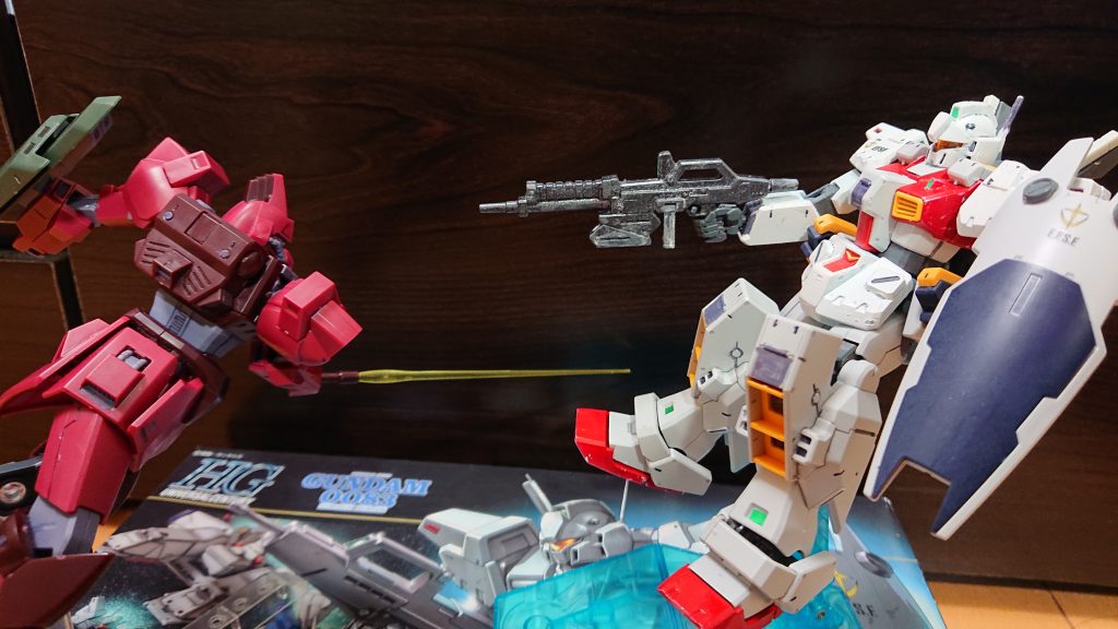 ↑斬擊をかわすアスハ機
◆コウスケ「何!?」
◆アスハ「墜ちろ!」
アスハはビーム・アサルト・ライフルを撃つ。