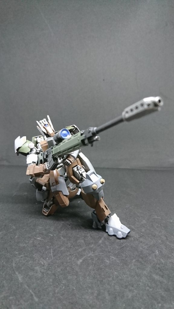 908式対MA用ライフル
厄祭戦で使用されていた対物ライフル
MA用に製作され、一発でMAを撃墜するほどの威力をもちダインスレイブが開発される前の繋ぎと言える武器、だが弾頭の素材が枯渇して以降使われなくなり代わりの弾頭はレアアロイ弾になり対MS用にマイナーチェンジされた

某バトロワFPSの武器をモチーフに製作してみましたm(__)m