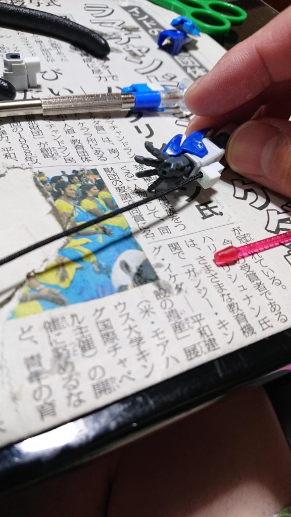 腕にはネオジムが入っててビームガンが脱着可能です。