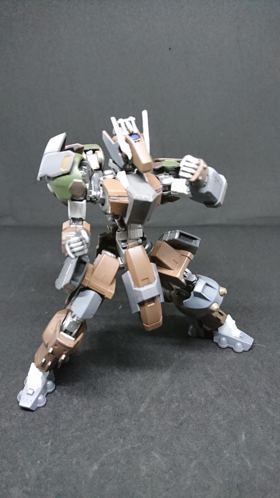 NRSジェネレータ
ナノラミネートシェルの略であり
パラエナ・リアクターから供給されるエネルギーをジェネレータから機体全体のナノラミネートアーマーの強度を底上げし打撃を通さず剣が砕けるくらいの固さでありダインスレイブをも通さないのではないかと疑う強度であった、だが持続性が短い