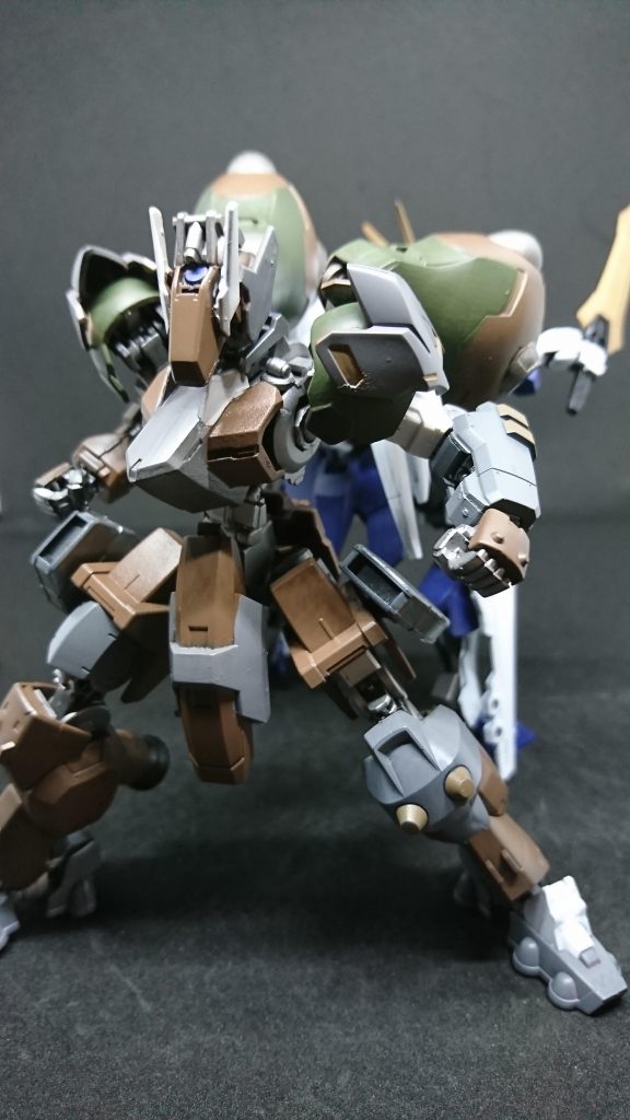 ネクストフレーム二機を並べて撮影m(_ _)m並べて見たらほぼ同じ身長でした
三機目も只今製作中であります(^^ゞ