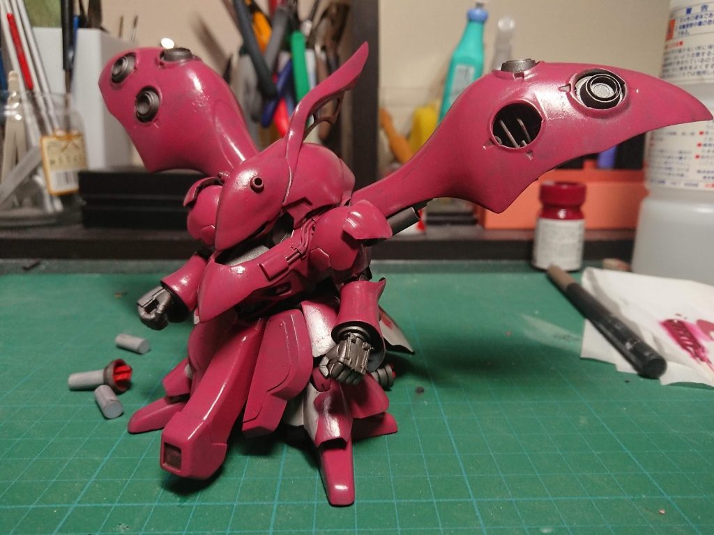 塗装はメカ部以外は筆塗り。これは第1層目かな?