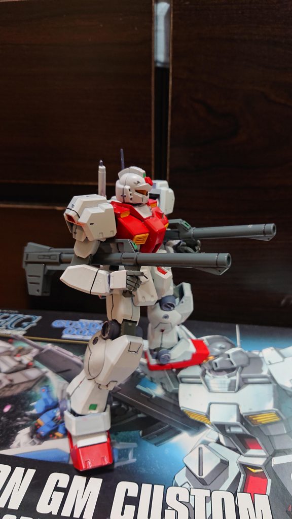 アスハは怯まず、ハイパーバズーカ後期型を連射する。