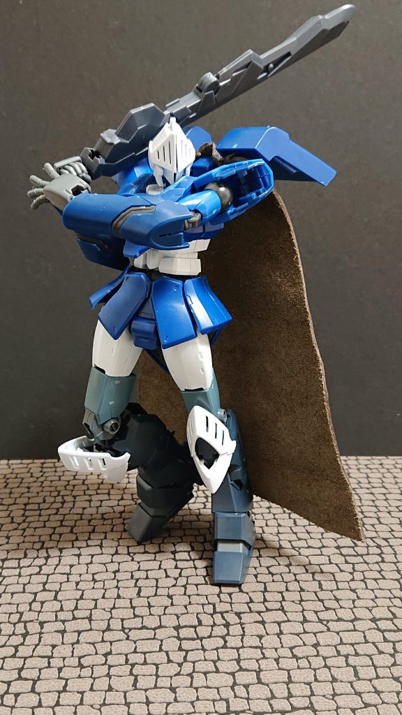 塗る前の様子です
パーツに腕取り替えと
太もも延長工作をしました