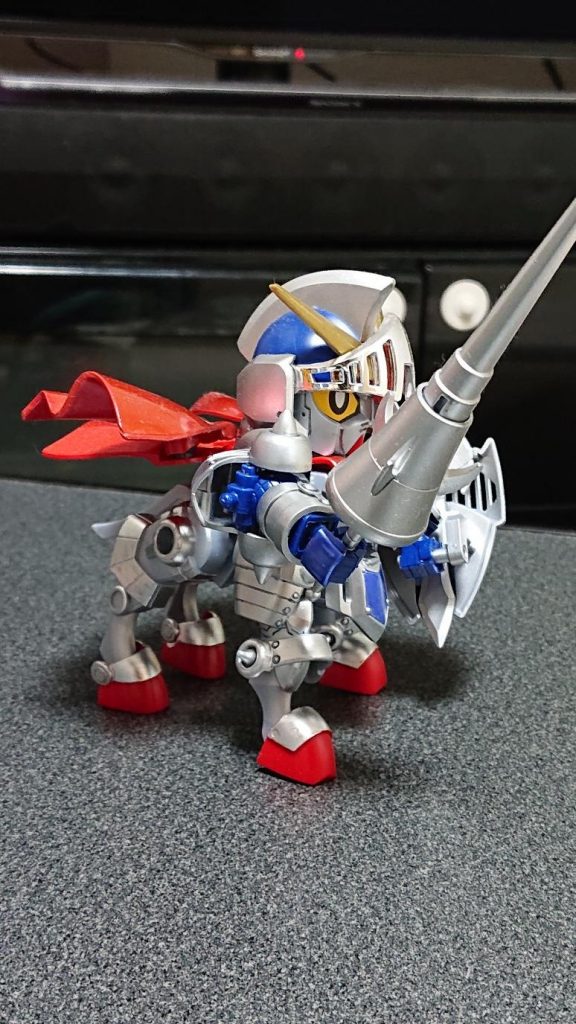 ケンタウロス形態。ガンダムマーカーのシャインシルバーは実に重宝します。