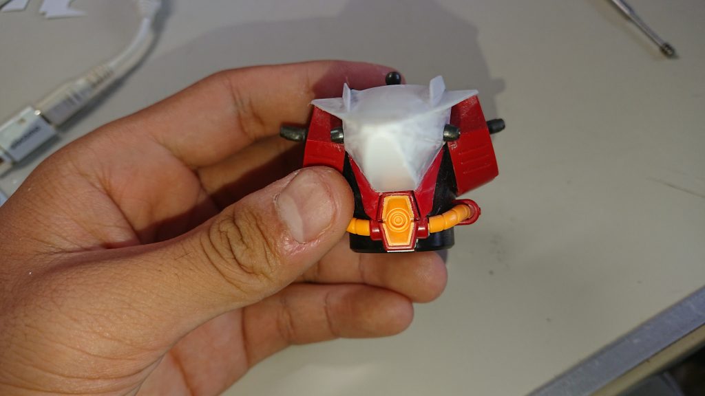 一番苦労した胴体です。プラ板を曲げ、サイズ調整に苦労しました。