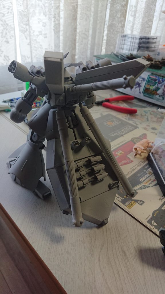 サーフェイサーを吹いた状態です。