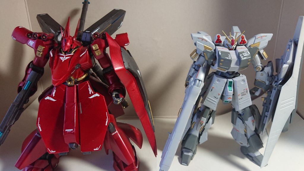 前作のシナンジュグレンツェントとの比較です。サイズ的にはラスボス感が出たんじゃないかと思います。