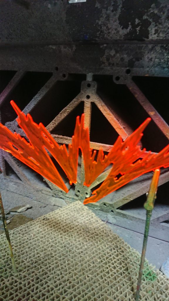 ヴォワチュールリュミエール塗装。下側がうっすら黄色くなってますねw