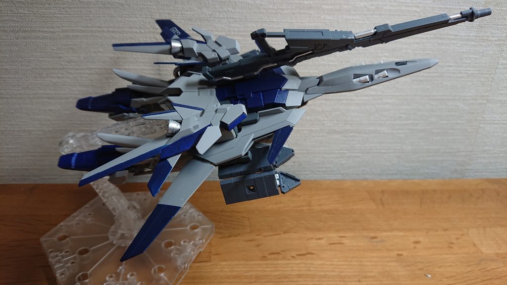 ミサイルの他にも色々懸架して様々な運用ができる設定ではありますが形にはならず…