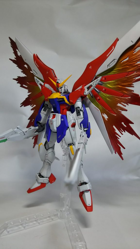 光の翼をゴッドガンダムの光輪をイメージしてグラデ塗装。シルバー下地➡クリアーカラーで塗装。